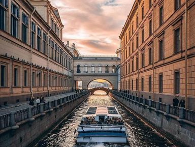 Вдоль рек и каналов Санкт-Петербурга на теплоходе и пешком