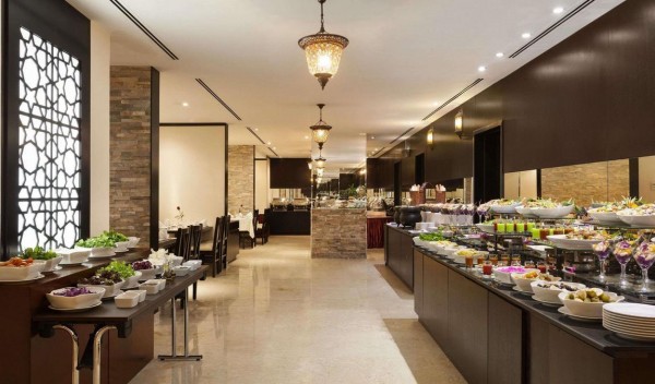 Питание в Абу-Даби: во сколько обойдется посещение кафе, ресторанов и супермаркетов