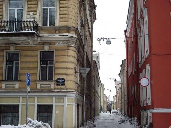 Самые узкие улицы Европы (8 фото)