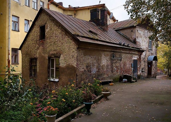 Продается старейший жилой дом России (4 фото)