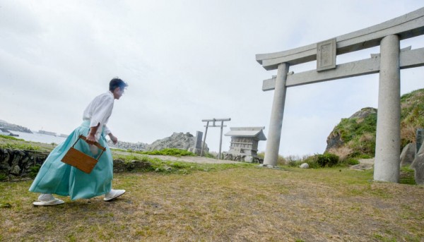 Почему японский остров Окиносима столетиями закрыт для женщин